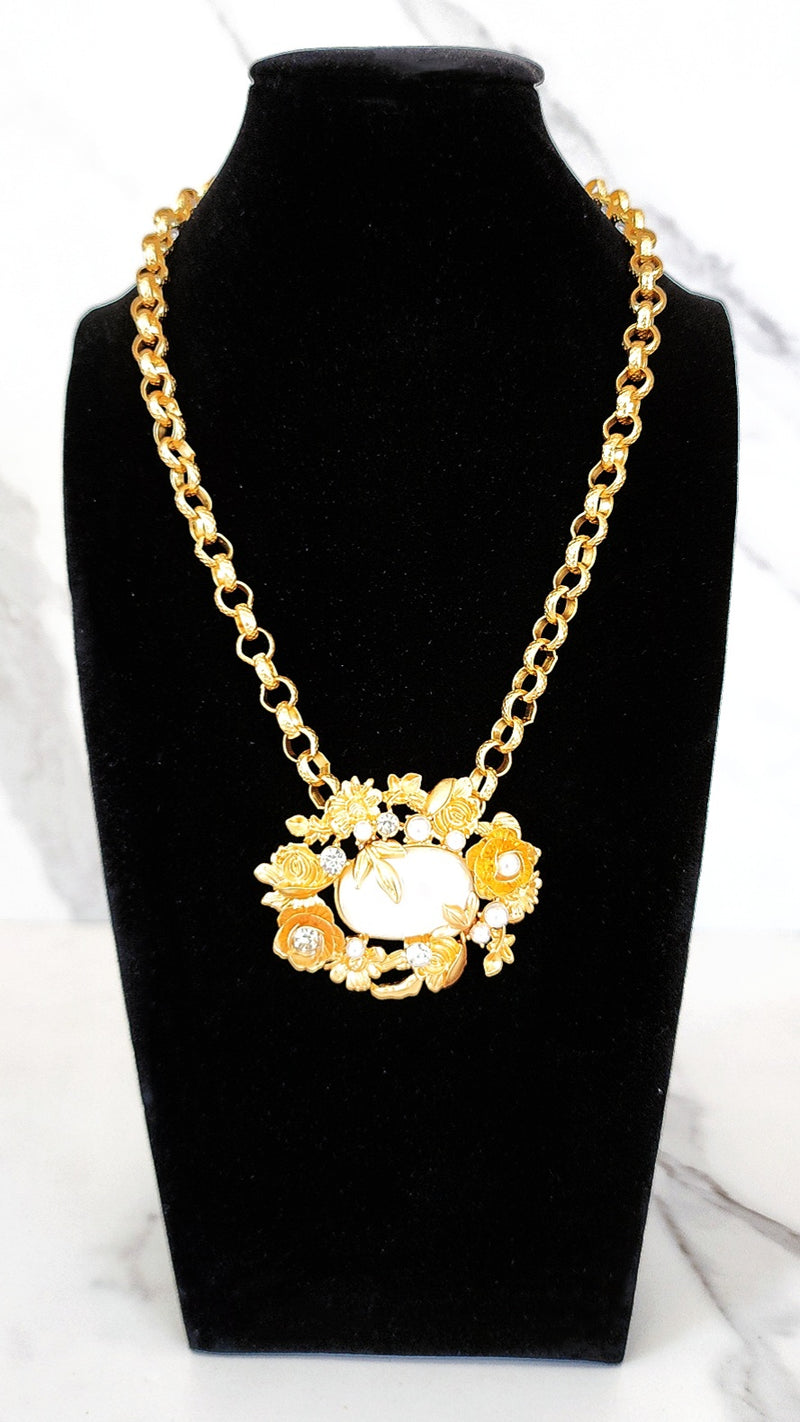 Gold Flower Embellished Pearl Necklace